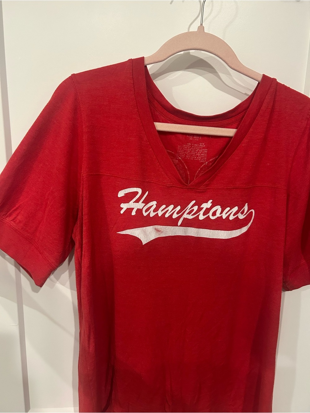 Old Navy Red V-Neck Hamptons Graphic Tee